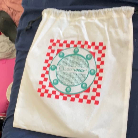 NWOT authentic TMNT Pizza slice purse. Phone not included just for size - Picture 6 of 6